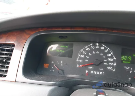 2000 Lincoln Town Car Executive from USA, damaged, VIN 1LJFM81W3YY893971